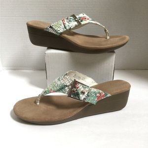 Aerosoles Womens 8M Floral Thong sandals Green, Red, White, Black
